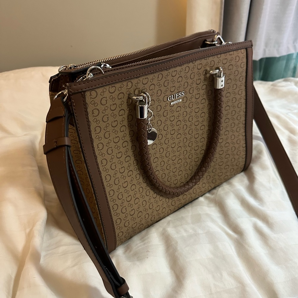 Guess crossbody purse